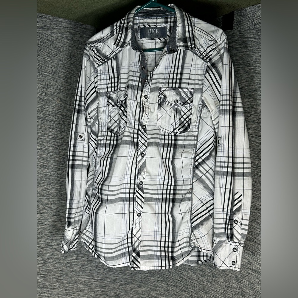 Gray and White Medium Buckle Shirt